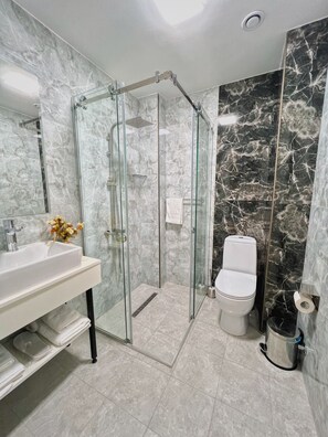 Superior Double or Twin Room | Bathroom | Hair dryer, slippers, towels, soap - Hotel DownTown Avlabari (Tbilisi)