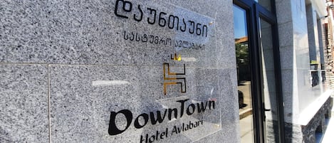A sign for Hotel Avalabart with a logo and text in a foreign language.