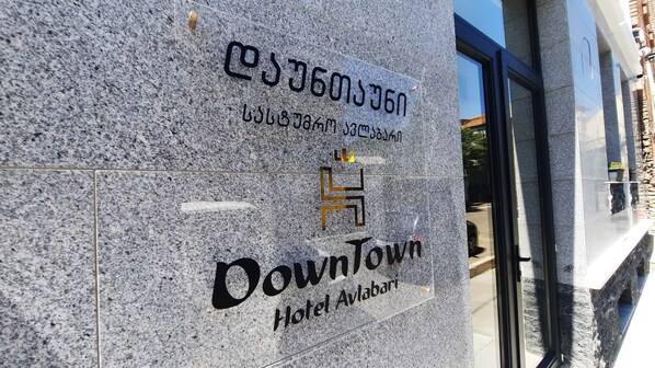 A sign for Hotel Avalabart with a logo and text in a foreign language.