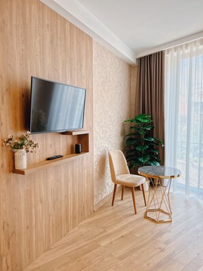 Chambre Deluxe, 1 chambre, vue ville | Literie de qualité supérieure, couette en duvet d'oie, minibar