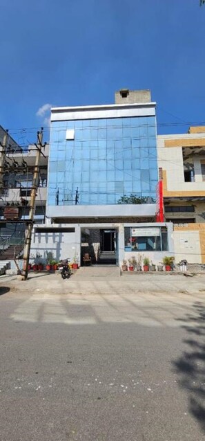 Front of property - Hotel Jageer Bawana (New Delhi)