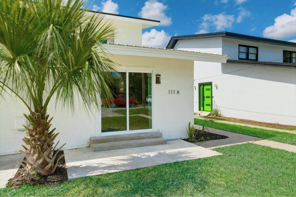 Photo 8 of Spacious cozy home between downtown & the beach!