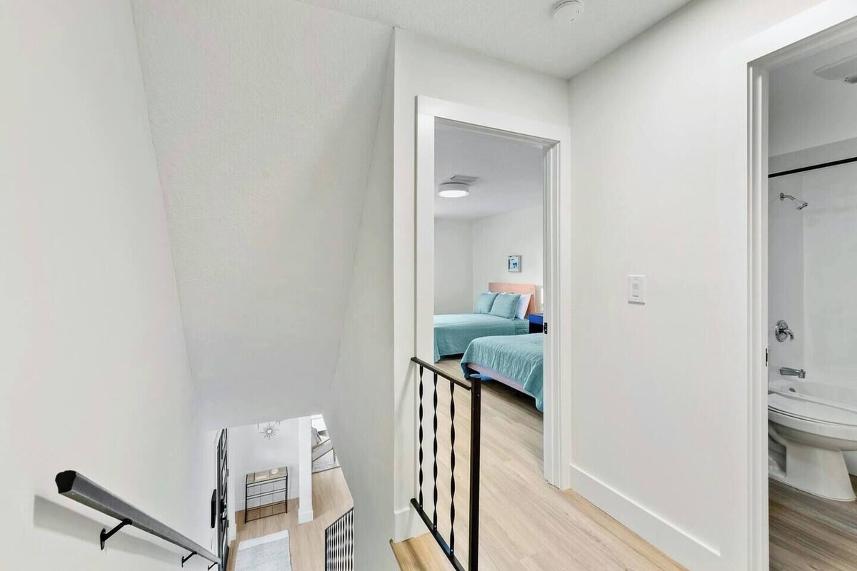 Photo 17 of Spacious cozy home between downtown & the beach!