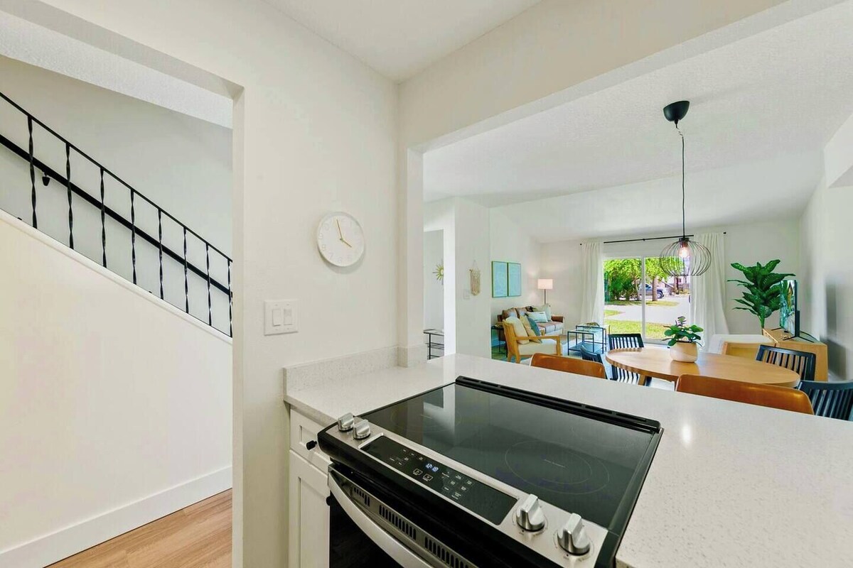 Photo 12 of Spacious cozy home between downtown & the beach!