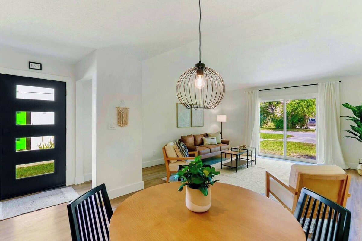 Photo 18 of Spacious cozy home between downtown & the beach!
