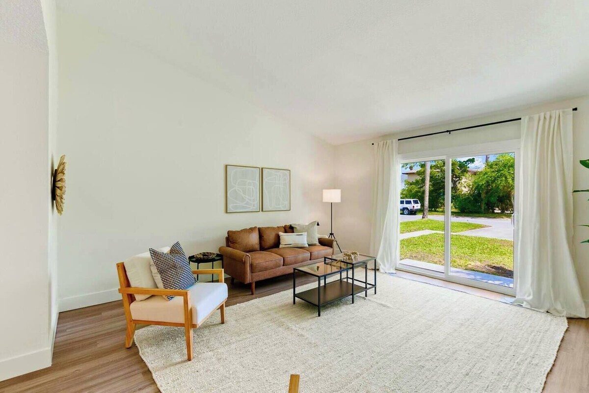 Photo 6 of Spacious cozy home between downtown & the beach!