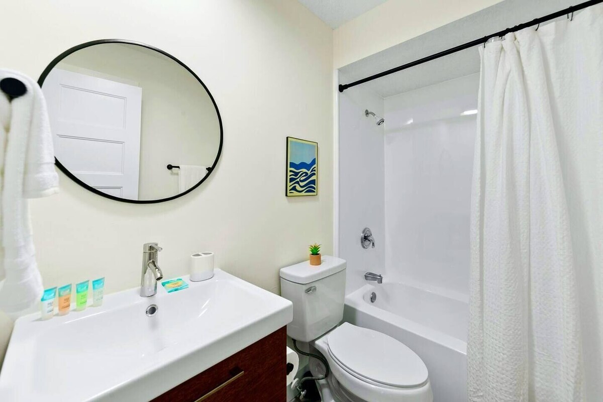 Photo 22 of Spacious cozy home between downtown & the beach!