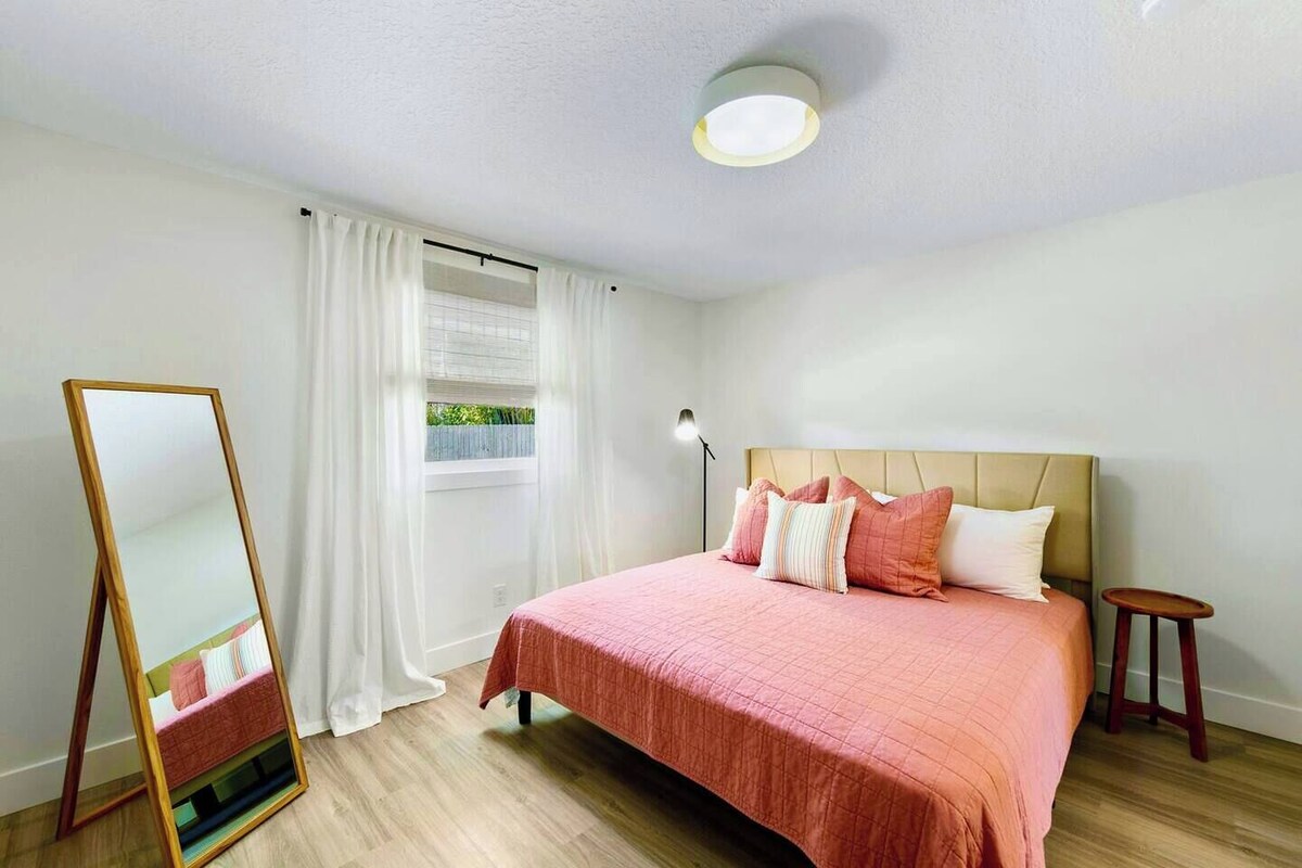 Photo 23 of Spacious cozy home between downtown & the beach!