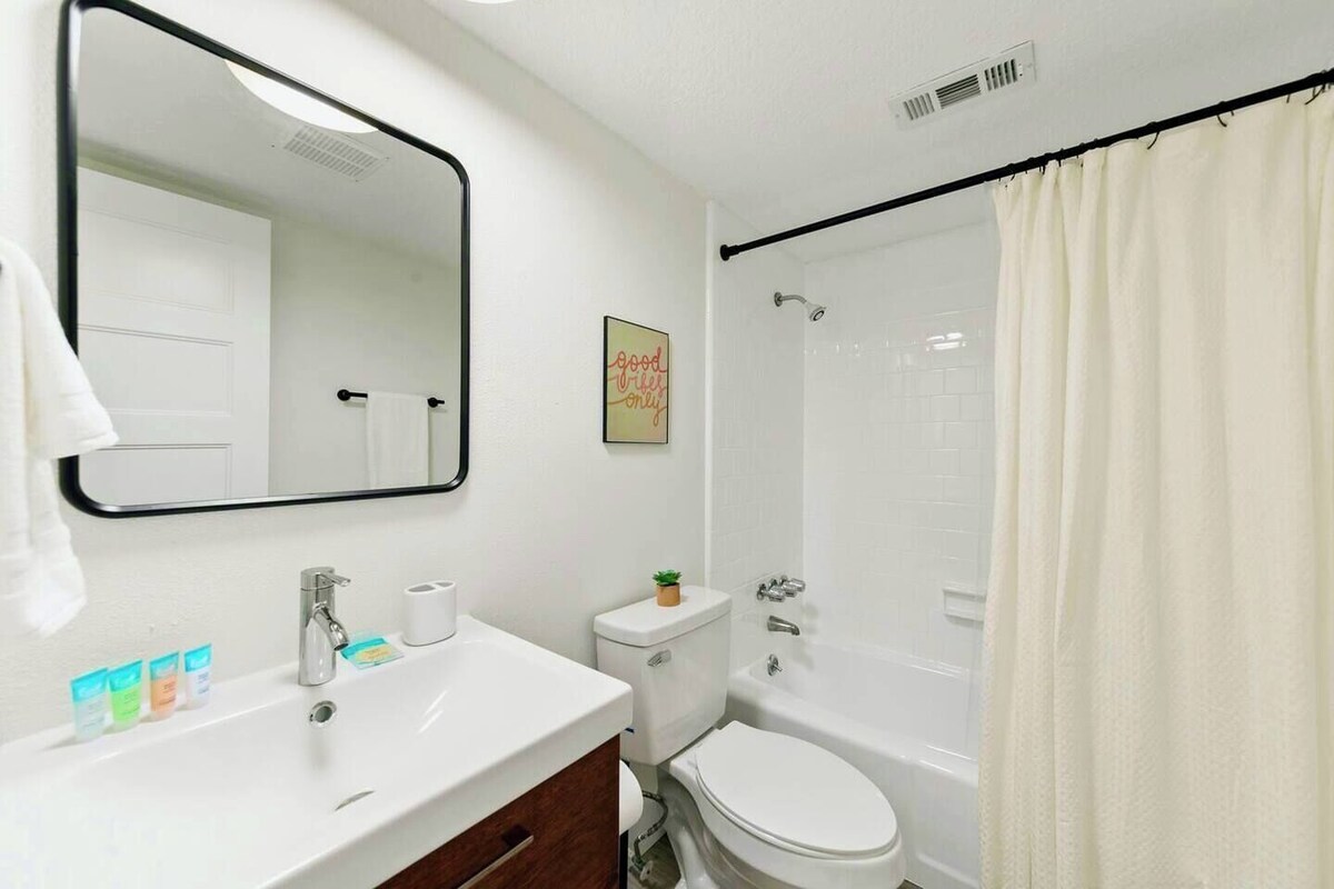 Photo 20 of Spacious cozy home between downtown & the beach!