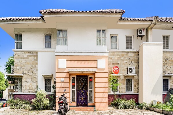 Front of property - OYO 90204 Surya Inn Syariah (Cikarang)