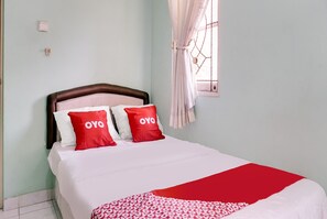 Habitación individual estándar | Espacio para trabajar con laptop, wifi gratis y ropa de cama 