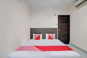 Deluxe Double Room | Bed sheets - Hotel O Rosela House Syariah (Pekanbaru)