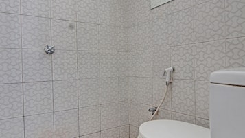 Deluxe Double Room | Bathroom | Shower, towels, toilet paper