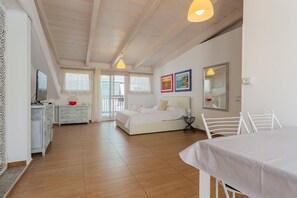 1 chambre, fer et planche Ă repasser, Wi-Fi gratuit, draps fournis