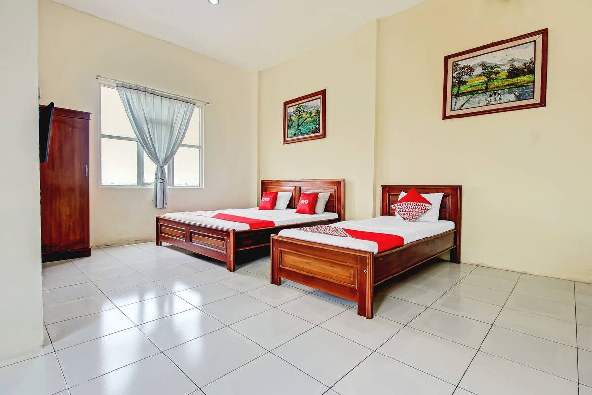 1 bedroom, desk, free WiFi, bed sheets