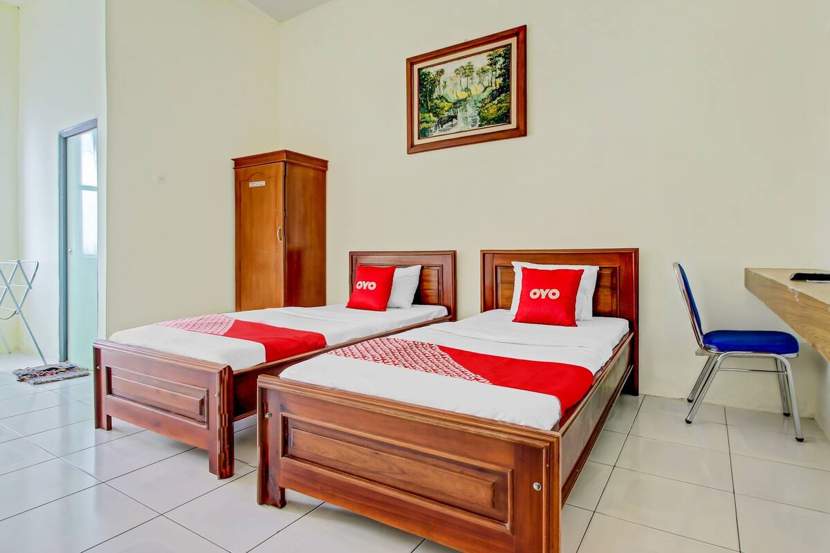 1 bedroom, desk, free WiFi, bed sheets