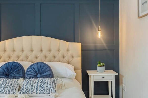 2 bedrooms, iron/ironing board, WiFi, bed sheets - Luxury City Centre Getaway (Chester)