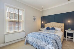 2 bedrooms, iron/ironing board, WiFi, bed sheets - Luxury City Centre Getaway (Chester)