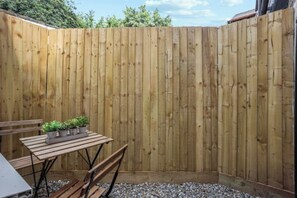 Outdoor dining - Luxury City Centre Getaway (Chester)