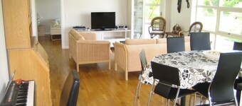 Great vacation home for 2 families, 2 bathrooms, 4 bedrooms close to the water