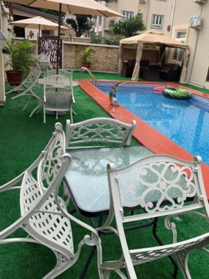 Outdoor pool - Double D Luxury Apartments (Abuja)
