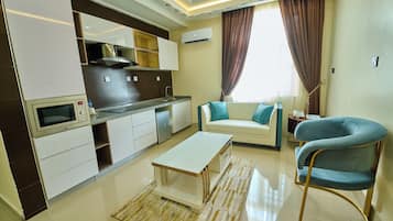 Business Suite, 1 Bedroom | Living area | Flat-screen TV