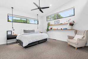 4 bedrooms, iron/ironing board, free WiFi, bed sheets - Sorrento Seaside Sanctuary (Sorrento)