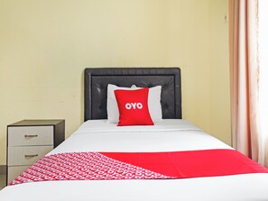 Deluxe Twin Room | Desk, free WiFi, bed sheets