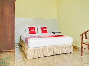 Desk, free WiFi, bed sheets
