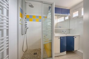 Douche, sèche-cheveux