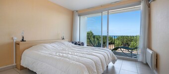 Facing the sea, apartment for 4 in Saint Br&eacute;vin