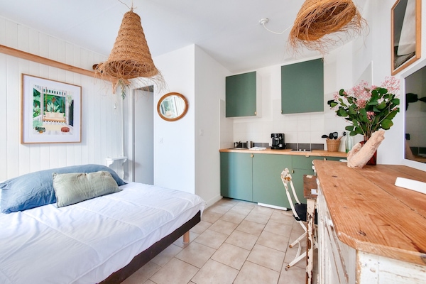 Fer et planche à repasser, accès au Wi-Fi (inclus)