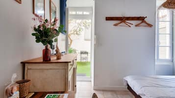 Iron/ironing board, free WiFi