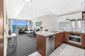 Family Apartment, Multiple Beds, Non Smoking, Balcony | Private kitchen - Chevron Renaissance Private room Lvl16 (Surfers Paradise)