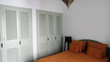 3 bedrooms, WiFi, bed sheets