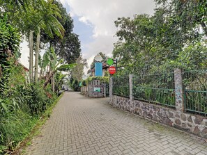 Exterior - Collection O 90461 Graha Atmadja Syariah Guest House (Lembang)