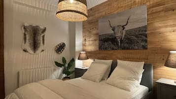 5 bedrooms, desk, iron/ironing board, free WiFi