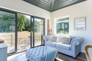 TV connectée, chaîne hi-fi, espaces bureaux