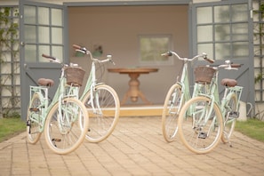 Guests can enjoy a welcoming atmosphere and communal seating area near the entrance.