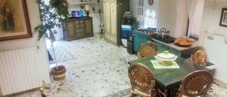 Deluxe Villa | Living area | Computer monitors, printers