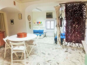 Villa Deluxe | Aire de sĂ©jour | Ăcran dâordinateur, imprimante