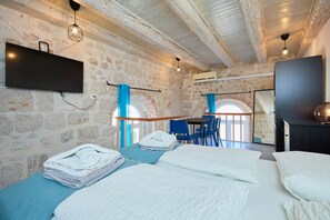 Standard Duplex | Desk, laptop workspace, iron/ironing board, free WiFi - Dominium Premium Location Suites (Dubrovnik)