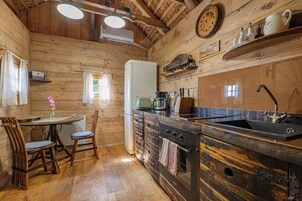 Comfort House | Private kitchen | Full-size fridge, oven, stovetop, coffee/tea maker