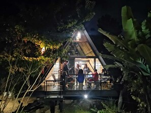 تناول الطعام بالخارج