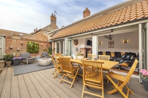 Outdoor dining - Tern Cottage (6), Burnham Market, Norfolk (Burnham Market)