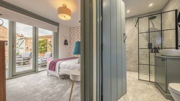 3 bedrooms, iron/ironing board, internet, bed sheets