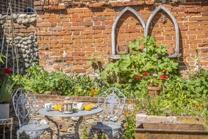 تناول الطعام بالخارج