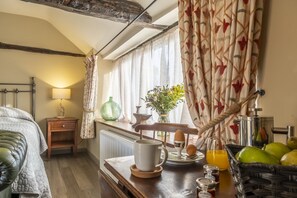 1 bedroom, iron/ironing board, Internet, bed sheets - The Forge (E), Edgefield, Norfolk (Edgefield)