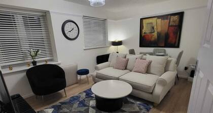Lovely 2-bed Apartment in Grays
