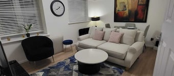 Lovely 2-bed Apartment in Grays